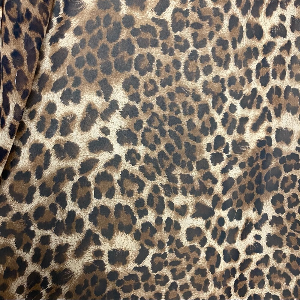 Women’s Medium Leopard Print Scrunched Slit Back Top Animal Print - Picture 8 of 11